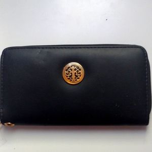 I am selling a wallet